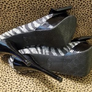 Candie's Shoes - WOMENS Candies high heels size 7 open toe Candie's Shoes - WOMENS Candies high heels size 7 open toe